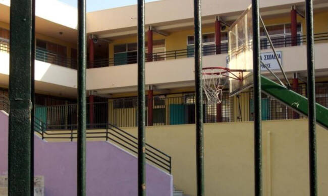 Απίστευτο περιστατικό βίας: Άγνωστοι μπούκαραν σε σχολείο και επιτέθηκαν σε καθηγήτρια