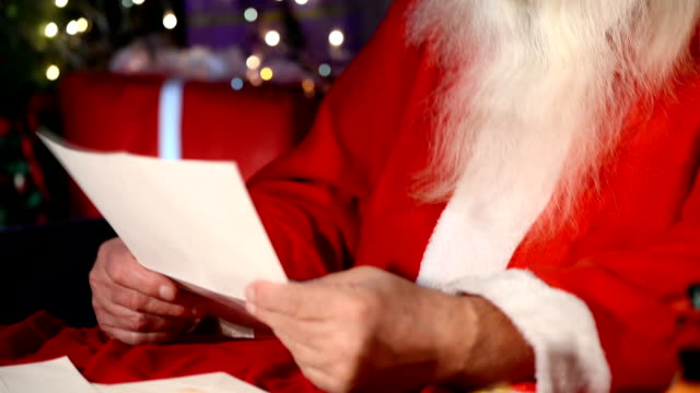 Κοριτσάκι θέλει να αποδείξει ότι υπάρχει ο Άγιος Βασίλης - Τι έστειλε στην αστυνομία (εικόνες)