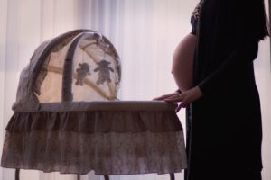 Δραματική έκκληση από έγκυο μαμά δύο παιδιών: «Έχω μόνο 3 ευρώ στην κάρτα μου»