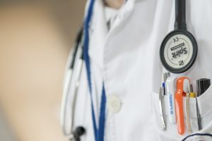 Λεμεσός: Γυναικολόγος ξέχασε γάζα στον κόλπο ασθενούς μετά το χειρουργείο
