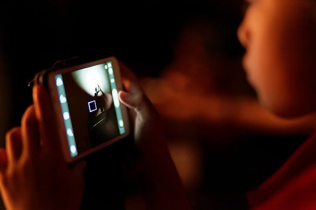 Sextortion: Ενημερώσου και μίλα τώρα στο παιδί σου για να μην κινδυνεύσει!