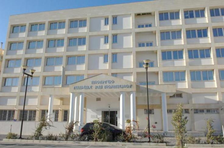 Τι απαντά το Υπουργείο Παιδείας για το χαμό με το βιβλίο Βιολογίας