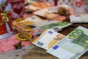 Επίδομα τέκνου και χριστουγεννιάτικα επιδόματα: Τα καλά νέα της ημέρας!