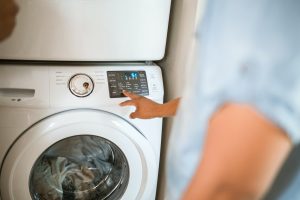 Έρχεται νέο πακέτο στήριξης για τις αυξήσεις στις τιμές του ηλεκτρισμού: Πόσα χρήματα θα "γλυτώσουμε";