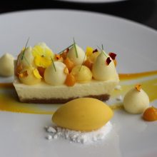 Cheesecake πεπόνι: Ένα απολαυστικό γλυκό με το αγαπημένο φρούτο του καλοκαιριού