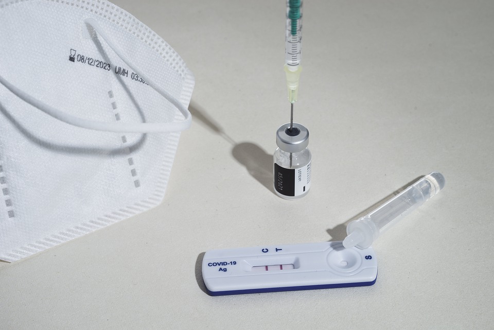 Από 1η Αυγούστου τα rapid test μόνο σε αδειοδοτημένα κλινικά εργαστήρια
