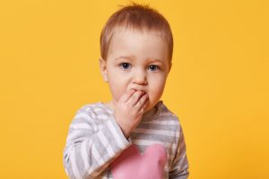 Είναι ασφαλή τα παιδικά lip balm; Όλα όσα πρέπει να προσέχετε
