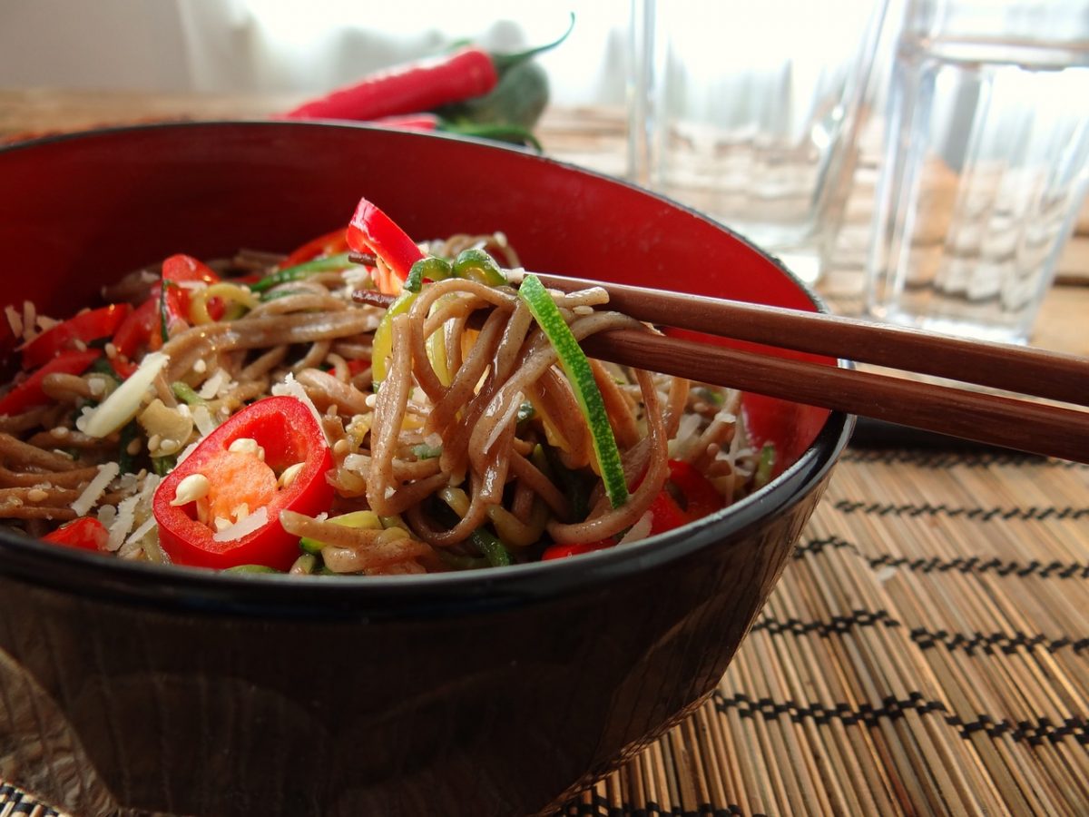 Ταξιδεύουμε στην Κίνα και φτιάχνουμε noodles με λαχανικά