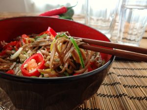 Ταξιδεύουμε στην Κίνα και φτιάχνουμε noodles με λαχανικά