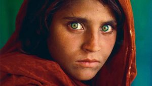 «Αfghan Girl»: Τι απέγινε το κορίτσι με το έντονο βλέμμα του National Geographic