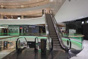 Προσοχή με τα παιδιά στις κυλιόμενες σκάλες: 2χρονος σκοτώθηκε πέφτοντας από την αγκαλιά του μπαμπά