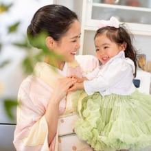 H απίστευτη ιστορία μίας γκέισας που έγινε μαμά και πετυχημένη... «Kimono Mom»
