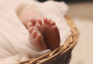 «Το άφησε σαν χαλασμένη κούκλα»: Πα-τέρας ταρακούνησε μέχρι θανάτου το 20 ημερών μωρό του - Σοκάρουν οι μαρτυρίες