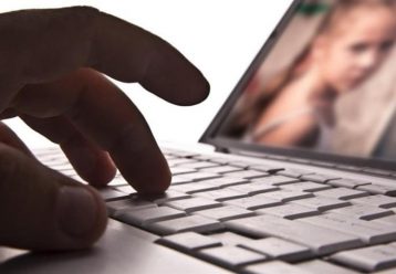 Σοκ: 43χρονος έστελνε βίντεο με σεξουαλική κακοποίηση παιδιών μέσω social media