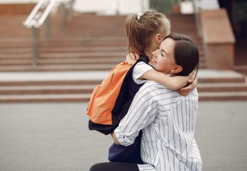 Τα 4 λάθη που κάνουν οι γονείς την πρώτη ημέρα των παιδιών τους στο σχολείο