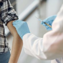 Δρ. Αβραάμ Ηλία: Να εμβολιαστούν εκπαιδευτικοί και οι μαθητές άνω των 12 χρονών