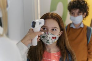 Αυξάνονται τα κρούσματα στα σχολεία σύμφωνα με το Test to stay - Συνεχίζεται ο εμβολιασμός παιδιών 5-11