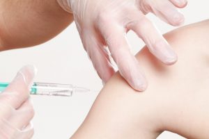 Να κάνω τρίτη δόση εμβολίου μετά τη μόλυνση με κορωνοϊό; Οι επιστήμονες θα σας εκπλήξουν με την απάντησή τους!