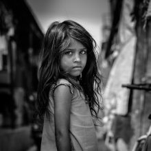 Απόγνωση: Οικογένειες πωλούν τα κοριτσάκια τους για να μην πεθάνουν από την πείνα