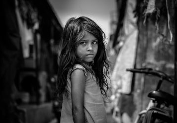 Απόγνωση: Οικογένειες πωλούν τα κοριτσάκια τους για να μην πεθάνουν από την πείνα