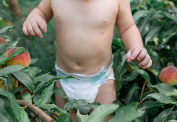 «Μόνο τα μωρά φοράνε πάνα»: Γιατί δεν πρέπει να το λέμε αυτό στο παιδί