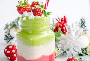 Το πιο απίθανο πολύχρωμο smoothie μας βάζει σε χριστουγεννιάτικο κλίμα