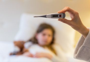 Σε έξαρση η βρογχίτιδα στα παιδιά - Πότε να μας ανησυχήσει ο βήχας