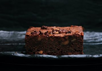 Brownie με σοκολάτα και κάστανο: Ένα υπέροχο γλυκό με τον λατρεμένο καρπό του χειμώνα