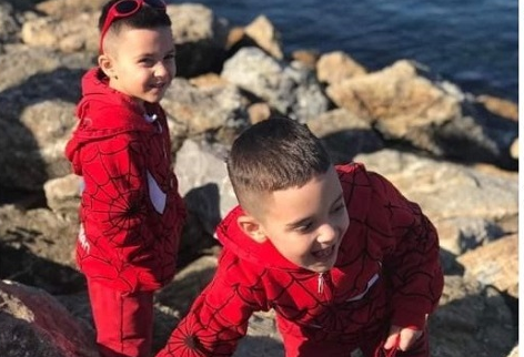 «Κάηκε αγκαλιά με τα διδυμάκια της»: Συγκλονίζουν οι ιστορίες από το μοιραίο λεωφορείο