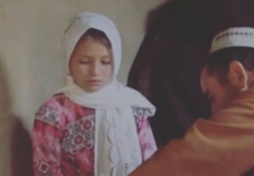 «Φοβήθηκα όταν με πούλησαν στον γέρο»: Συγκλονίζει η 9χρονη που γλίτωσε τον εφιάλτη (video)