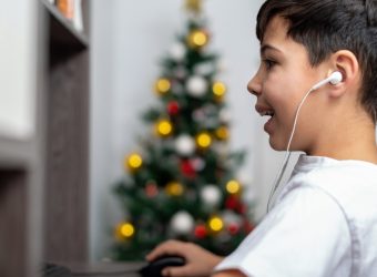 Δωρεάν χριστουγεννιάτικες ιστορίες για να ακούσουν τα παιδιά από το tablet τους!