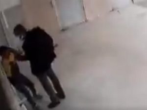 Τουρκία: Καθηγητής ξυλοκόπησε άγρια μικρό μαθητή – Σοκαριστικό βίντεο