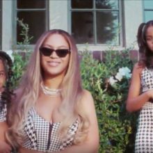 Η Beyonce μας δείχνει για πρώτη φορά τις κόρες της και μάλιστα σε ρόλο μοντέλων! (εικόνες)