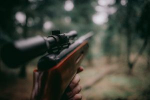 Οικογενειακή τραγωδία: Ανήλικος σκότωσε τον πατέρα του στο κυνήγι