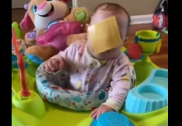 Πώς σταματάς ένα μωρό να κλαίει; Κάποιοι μπαμπάδες βρήκαν τη λύση με… μία φέτα τυρί!