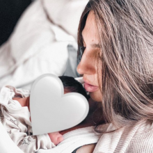 "Δεν μας είπε κάποιος πόσο δύσκολα είναι": Η Θέλξια Βαλέρια Φραγκούδη μιλά για τις πρώτες ημέρες με το μωρό