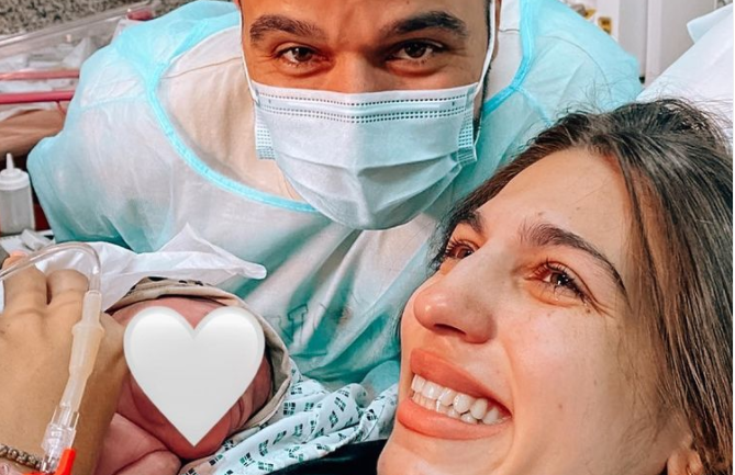 “Έριξε” το Instagram η Θέλξια Βαλέρια Φραγκούδη: “Nα σας συστήσω… Τη Ζακελίνα-Μαρία μου!”