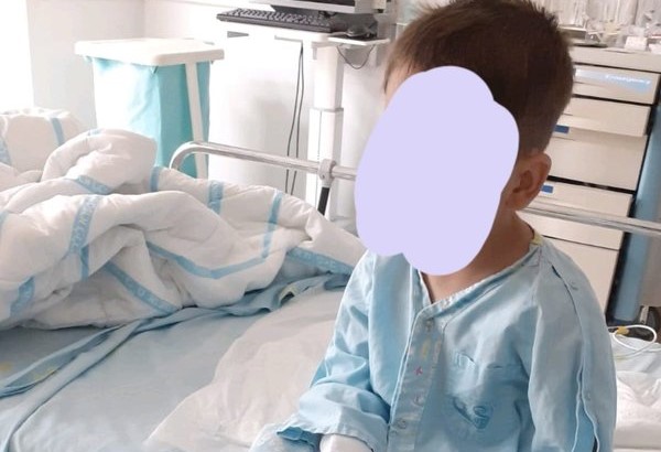 Όλοι μαζί να βοηθήσουμε τον 5χρονο με τα σοβαρά προβλήματα υγείας και τη μαμά του που τον μεγαλώνει μόνη