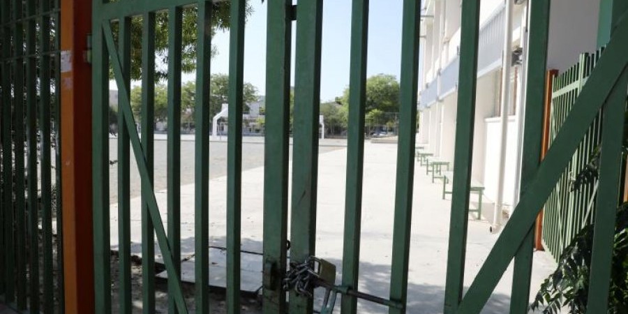 Ένταλμα σύλληψης σε γονέα που φέρεται να απείλησε Διευθύντρια σχολείου για τα μέτρα