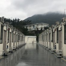 Σοκαριστικές εικόνες: Στοιβαγμένες έγκυοι και παιδιά σε στρατόπεδα καραντίνας στην Κίνα