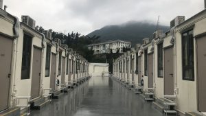 Σοκαριστικές εικόνες: Στοιβαγμένες έγκυοι και παιδιά σε στρατόπεδα καραντίνας στην Κίνα