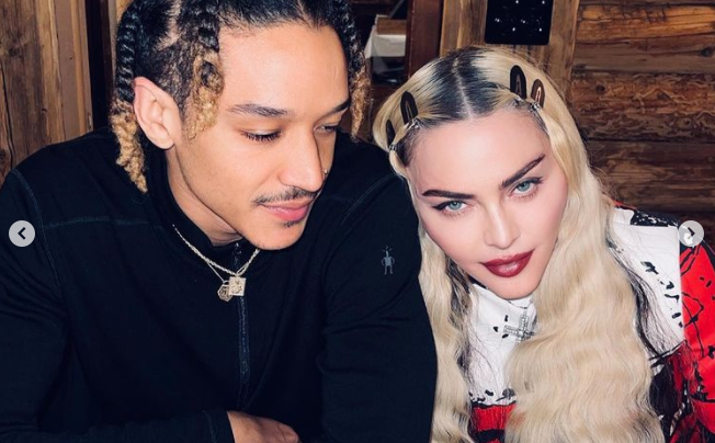 Η Madonna φωτογραφίζεται και με τα έξι παιδιά της στις Ελβετικές Άλπεις