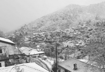 Στα «λευκά» η Κύπρος: Εντυπωσιακά χιονισμένα τοπία - Παγώνουν οι καταρράκτες (video)