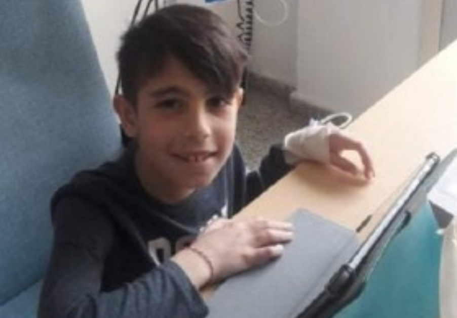 Ο 14χρονος Γιώργος πάσχει από πολύ σπάνια ασθένεια - Το φάρμακο που του δίνει ελπίδα (εικόνες)
