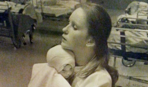 Η συγκλονιστική συνάντηση νοσοκόμας με το μωρό που περιέθαλψε με εγκαύματα πριν από 38 χρόνια!