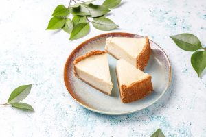 Cheesecake μπανάνα: Η πιο απίθανη εκδοχή του αγαπημένου μας μπισκοτογλυκού