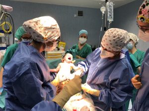 «Mermaid Birth»: Η απίστευτη στιγμή που διδυμάκια έρχονται στον κόσμο σε μία από τις πιο σπάνιες γεννήσεις (εικόνες)