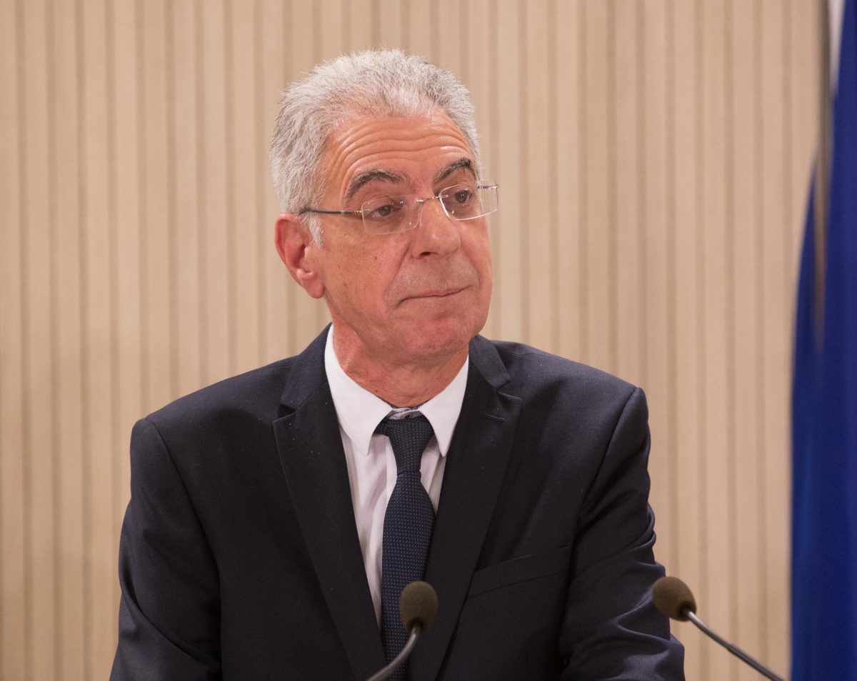 “Ο πόλεμος να μείνει έξω από τα σχολεία”: Ο Υπουργός Παιδείας καταδικάζει τις συγκρούσεις Ρώσων-Ουκρανών μαθητών