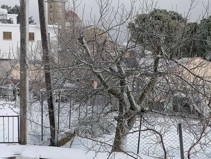 Ο Φίλιππος επελαύνει στην Κύπρο: Ονειρικές λευκές εικόνες από τις ορεινές κοινότητες