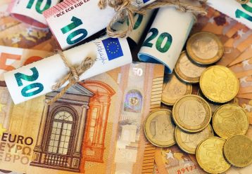 Πότε καταβάλλονται τα πασχαλινά επιδόματα - Όσα πρέπει να γνωρίζετε